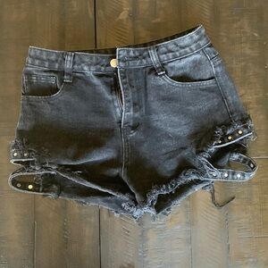 FASHION NOVA CUTOFF JEAN SHORTS